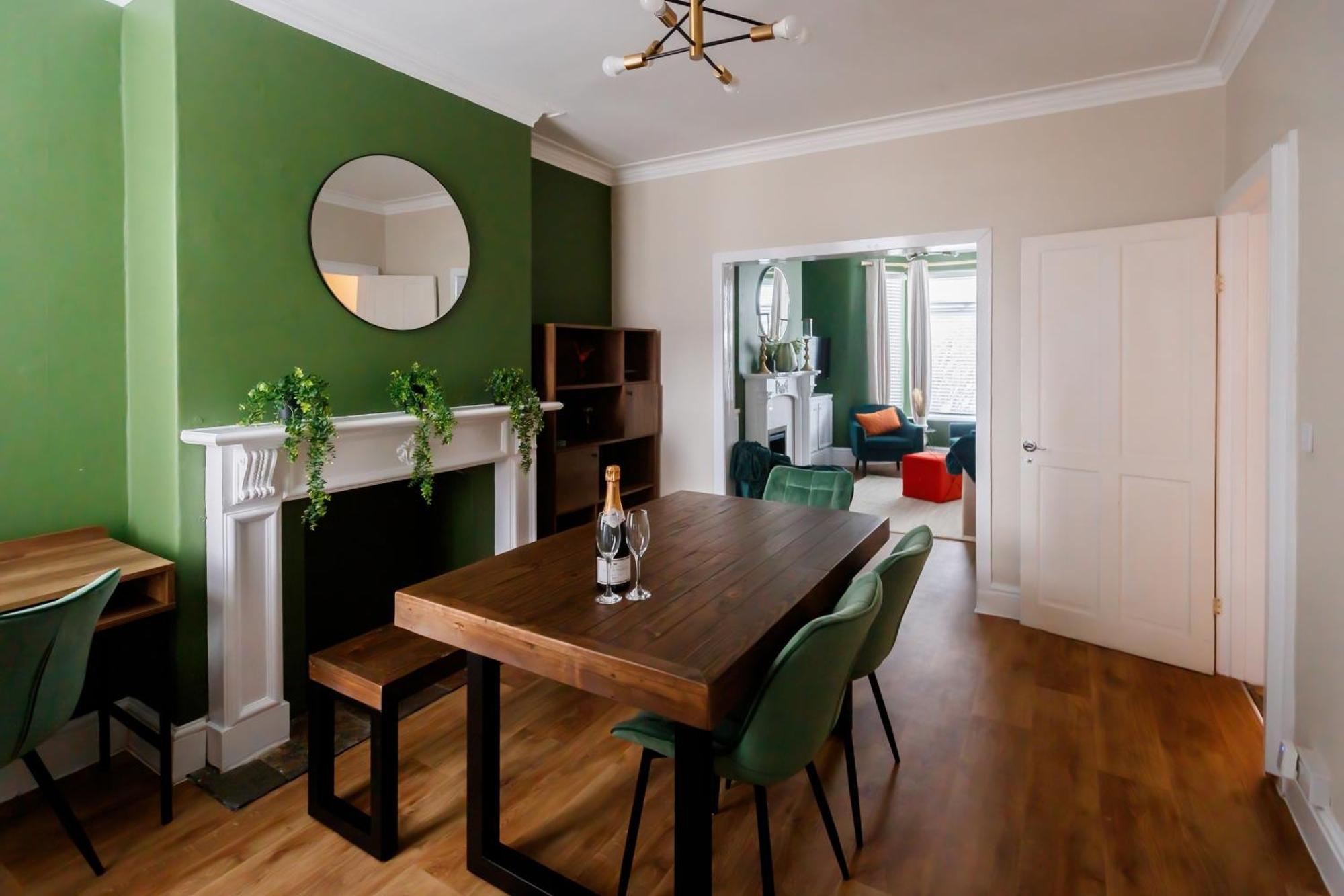 The House 3 Bed House - Contractors, Families, Close To Centre, Free Parking Apartment *