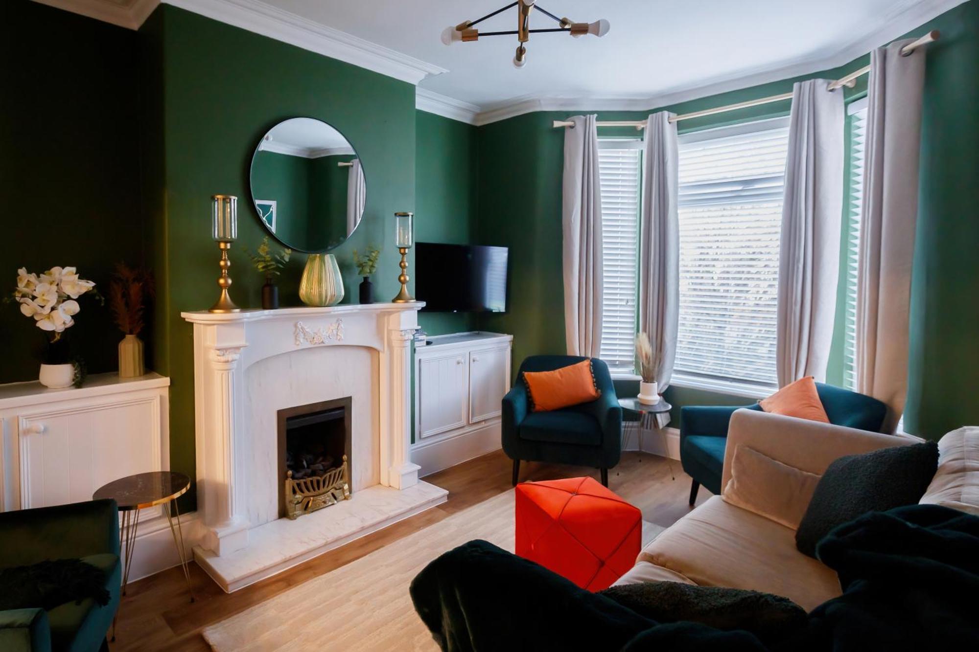 The House 3 Bed House - Contractors, Families, Close To Centre, Free Parking Apartment Doncaster