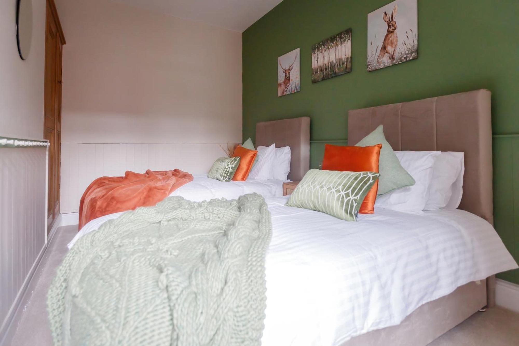 The House 3 Bed House - Contractors, Families, Close To Centre, Free Parking Doncaster