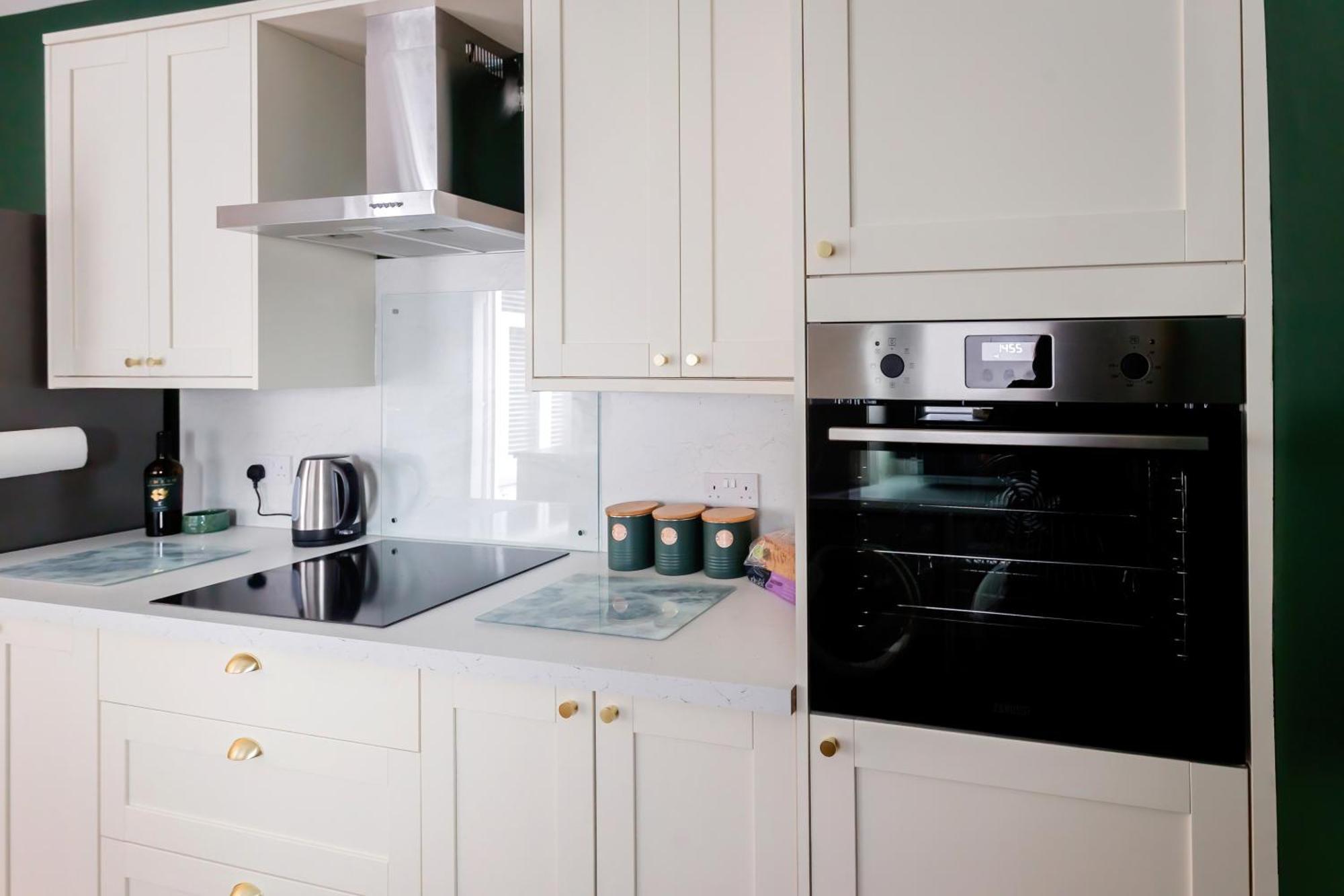Apartment The House 3 Bed House - Contractors, Families, Close To Centre, Free Parking